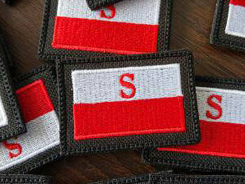 Naszywka Flaga strzelecka - CZARNY PODKŁAD