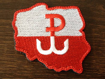 Naszywka Polska z symbolem PW biało-czerwonym
