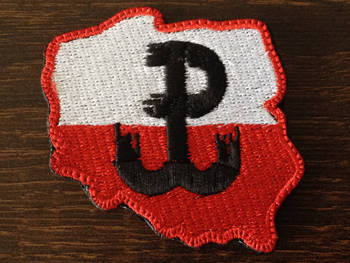 Naszywka Polska z symbolem PW CZARNYM